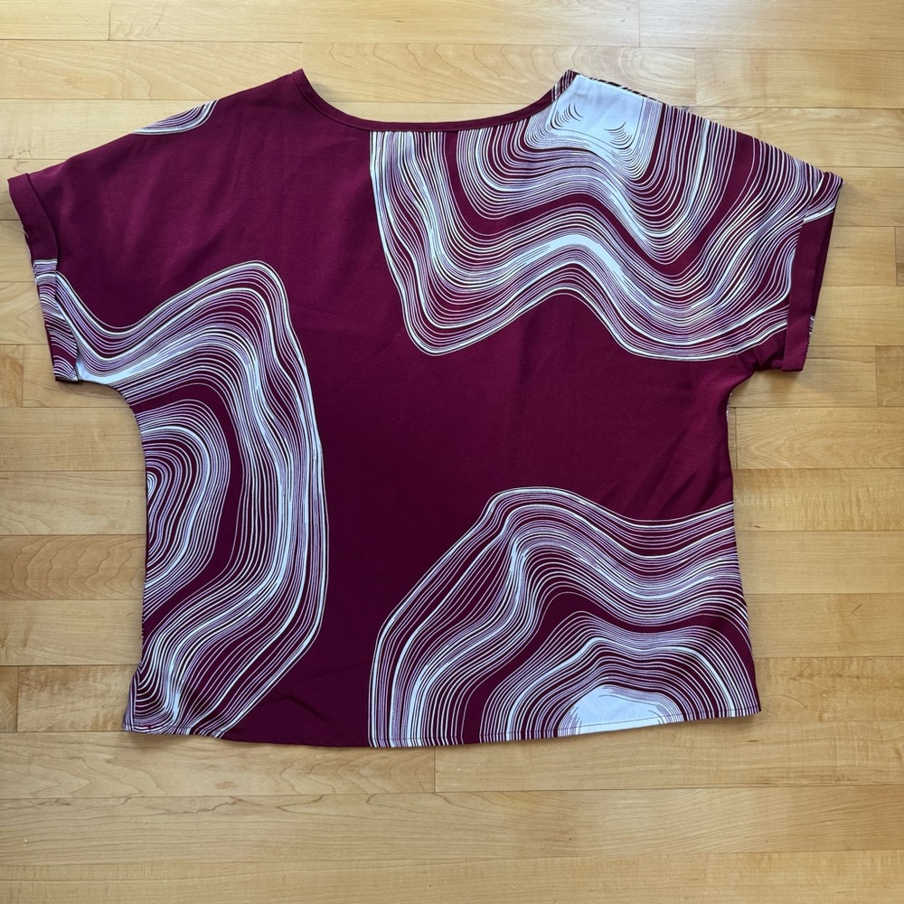 SHEIN Maroon and White Swirl Short Sleeve Top - Picture 2 of 4
